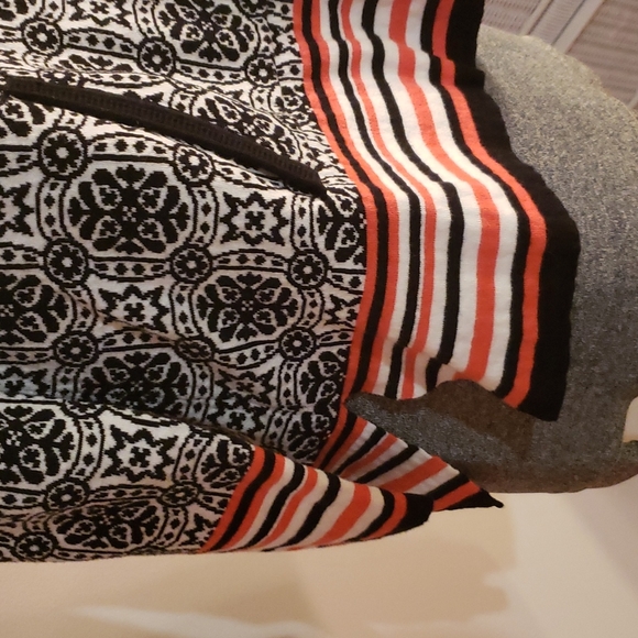 Ruby Rd. Patterned Sweater. Tie front. - Picture 3 of 6